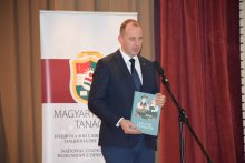 Савез Ракоци поклонио књиге са мађарским народним бајкама и чоколаду деци предшколске установе